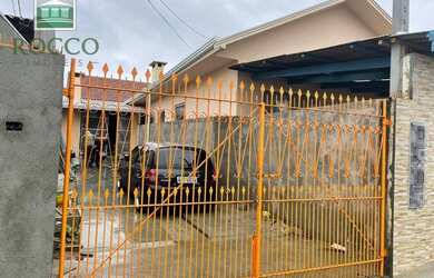 Imagem: A casa possui 2 Dormitórios, 1 Banheiro, 3 Vagas na garagem