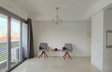 Imagem: O apartamento possui 1 Dormitório, 1 Banheiro, 1 Vaga na garagem