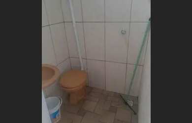 Imagem: A casa possui 1 Dormitório, 1 Banheiro e está localizado