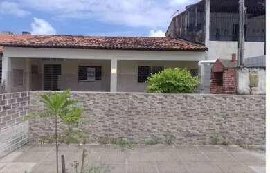 Imagem: A casa possui 3 Dormitórios, 2 Banheiros e está localizado