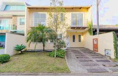 Imagem: A casa possui 3 Dormitórios, 2 Banheiros, 1 Vaga na garagem