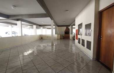 Imagem: O apartamento possui 3 Dormitórios, 1 Banheiro, 1 Vaga na garagem