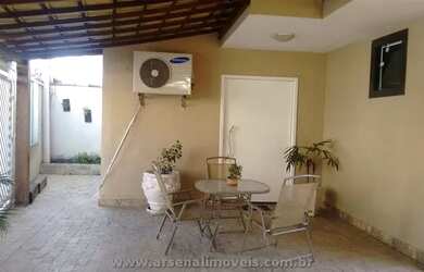 Imagem: A casa em condomínio possui 3 Dormitórios, 1 Banheiro, 2 Vagas