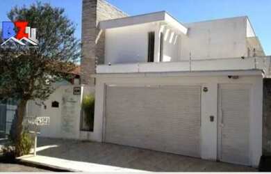 Imagem: A casa possui 5 Dormitórios, 4 Banheiros, 2 Vagas na garagem