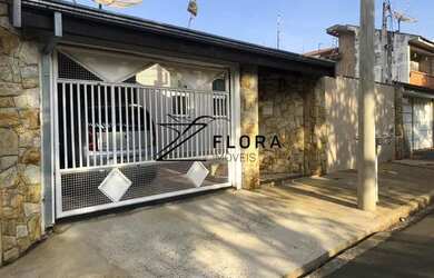 Imagem: A casa possui 3 Dormitórios, 3 Banheiros, 3 Vagas na garagem