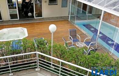 Imagem: O studio à venda possui 1 Dormitório, 1 Banheiro, 1 Vaga na