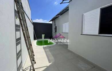 Imagem: A casa possui 3 Dormitórios, 2 Banheiros, 2 Vagas na garagem