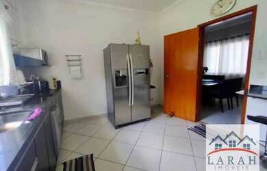 Imagem: A casa em condomínio possui 3 Dormitórios, 2 Banheiros, 3