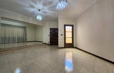 Imagem 4: Casa Residência em Jaú. Área de serviço, 550m² de Área, 3 Vagas...