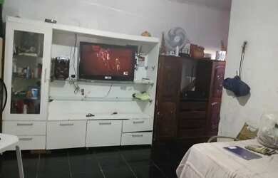 Imagem: A casa possui 2 Dormitórios e 1 Banheiro e está localizado