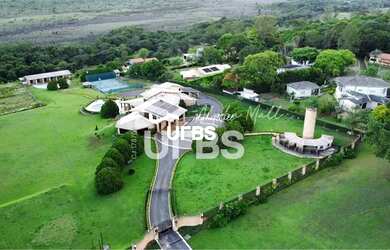 Imagem: A casa em condomínio possui 4 Dormitórios, 5 Banheiros, 5