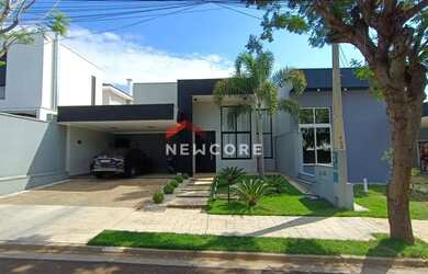 Imagem: A casa em condomínio possui 3 Dormitórios, 4 Banheiros, 2