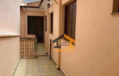 Imagem: O depósito possui 2 Vagas na garagem, 172m² de Área e está