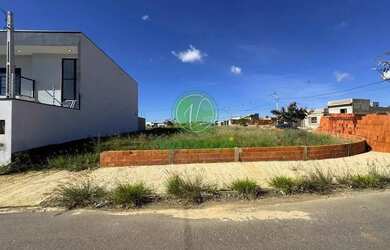 Imagem: O terreno possui 227m² de Área e está localizado em Porto