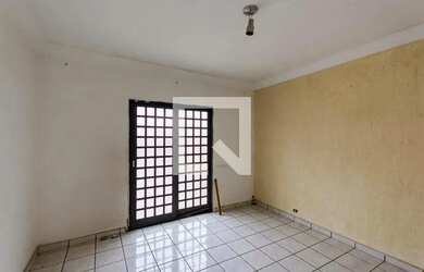 Imagem: A casa possui 2 Dormitórios, 2 Banheiros, 1 Vaga na garagem