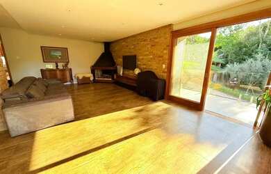 Imagem 2: Casa de alto padrão com 05 suítes para locação no condomínio Country...