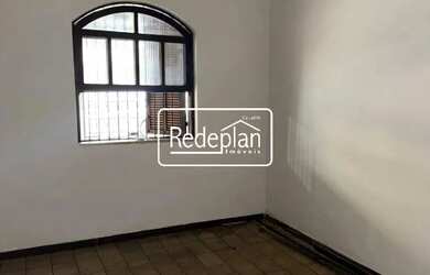 Imagem: A casa possui 3 Dormitórios, 1 Banheiro, 1 Vaga na garagem