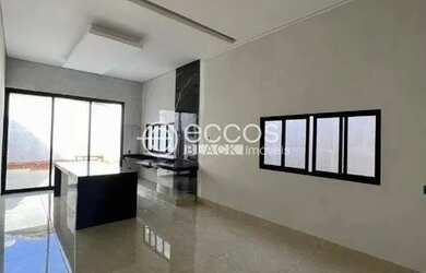 Imagem: A casa possui 3 Dormitórios, 5 Banheiros, 2 Vagas na garagem