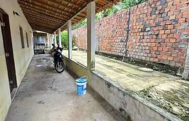 Imagem: A casa possui 2 Dormitórios, 1 Banheiro e 1 Vaga na garagem