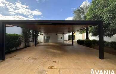 Imagem: A casa possui 3 Dormitórios, 1 Banheiro, 4 Vagas na garagem