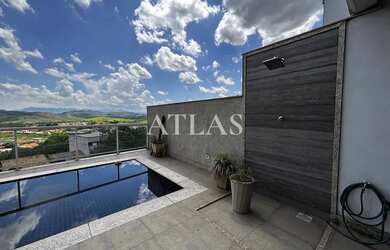 Imagem: A casa possui 3 Dormitórios, 3 Banheiros, 3 Vagas na garagem