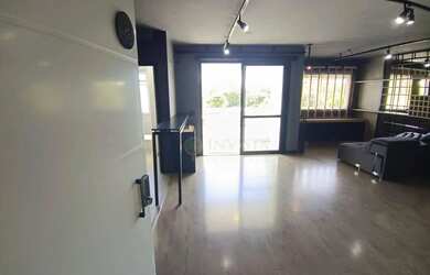 Imagem: O apartamento possui 1 Dormitório, 2 Banheiros, 1 Vaga na garagem