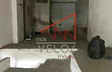 Imagem: O depósito possui 1 Vaga na garagem e 241m² de Área e está