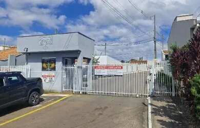 Imagem: A casa possui 3 Dormitórios, 1 Banheiro, 1 Vaga na garagem