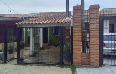 Imagem: A casa possui 2 Dormitórios, 1 Banheiro, 1 Vaga na garagem