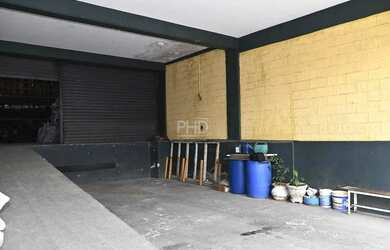 Imagem: O depósito possui 2 Vagas na garagem, 565m² de Área e está