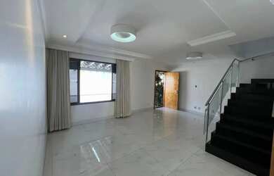 Imagem: A casa possui 3 Dormitórios, 4 Banheiros, 2 Vagas na garagem