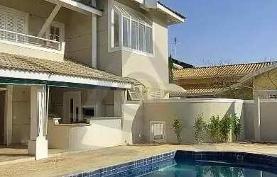 Imagem: A casa em condomínio possui 4 Dormitórios, 5 Banheiros, 5