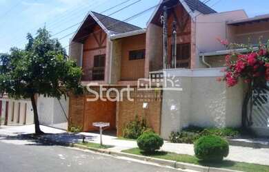 Imagem: A casa possui 4 Dormitórios, 4 Banheiros, 4 Vagas na garagem