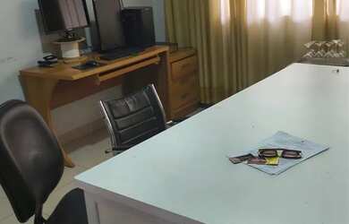 Imagem: O depósito possui 5 Vagas na garagem e está localizado em