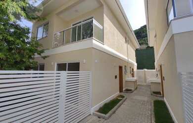 Imagem: A casa em condomínio possui 3 Dormitórios, 3 Banheiros, 1