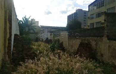 Imagem: O terreno possui 216m² de Área e está localizado em Centro