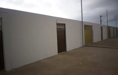 Imagem: A casa possui 2 Dormitórios, 1 Banheiro, 2 Vagas na garagem