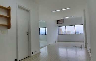 Imagem: O depósito possui 1 Vaga na garagem e 27m² de Área e está