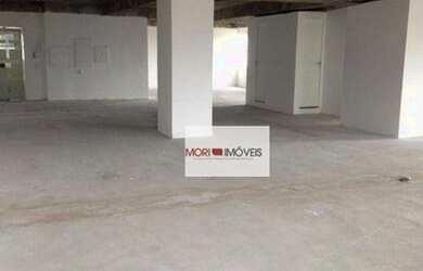 Imagem: O depósito possui 5 Vagas na garagem e 630m² de Área e está