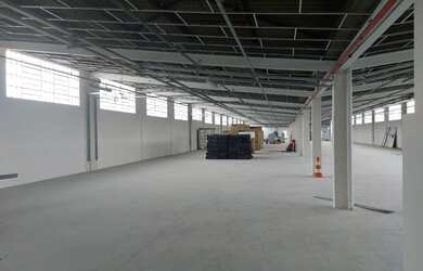 Imagem: O depósito possui 5 Vagas na garagem, 4.558m² de Área e