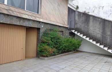 Imagem: A casa possui 3 Dormitórios, 3 Banheiros, 5 Vagas na garagem