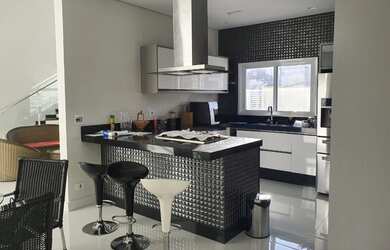 Imagem: A casa em condomínio possui 3 Dormitórios, 5 Banheiros, 4