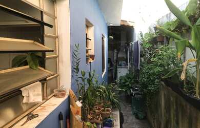 Imagem: A casa possui 2 Dormitórios, 1 Banheiro, 2 Vagas na garagem