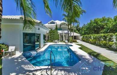 Imagem: A casa em condomínio possui 4 Dormitórios, 4 Banheiros, 5