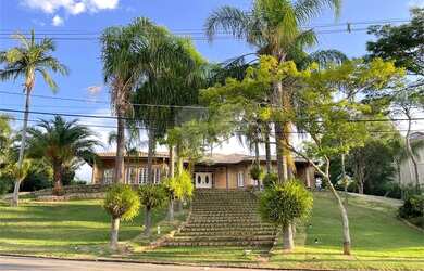 Imagem: A casa em condomínio possui 5 Dormitórios, 5 Banheiros, 5