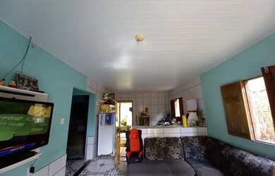 Imagem: A casa possui 2 Dormitórios, 1 Banheiro e está localizado