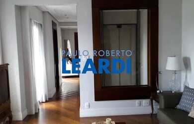 Imagem: O apartamento possui 4 Dormitórios, 5 Banheiros, 4 Vagas na