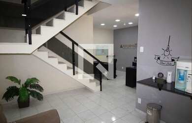 Imagem: A casa possui 3 Dormitórios, 3 Banheiros, 2 Vagas na garagem