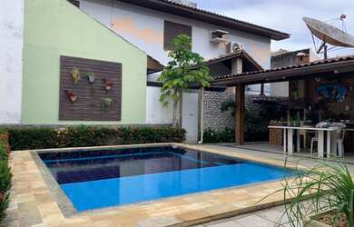 Imagem: A casa em condomínio possui 5 Dormitórios, 5 Banheiros, 2