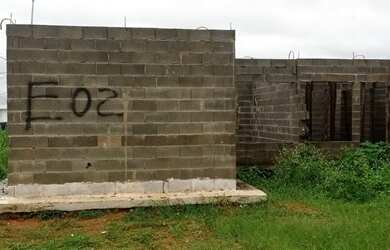 Imagem: A casa possui 3 Dormitórios, 2 Banheiros, 1 Vaga na garagem